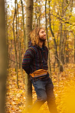 Kožená ledvinka tribal vzor pruhy