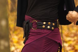 Černá brašna okolo pasu, krajky